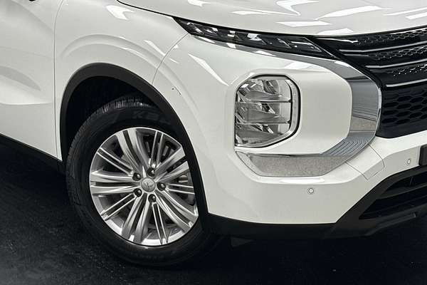 2022 Mitsubishi Outlander ES ZM