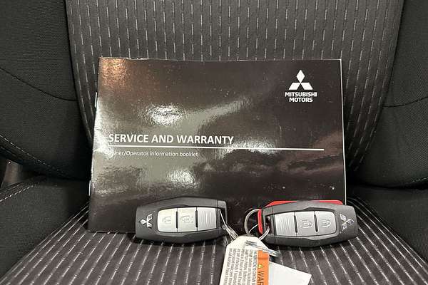 2022 Mitsubishi Outlander ES ZM