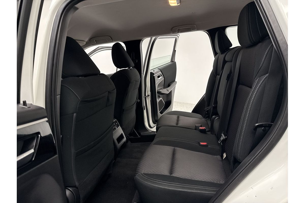 2022 Mitsubishi Outlander ES ZM