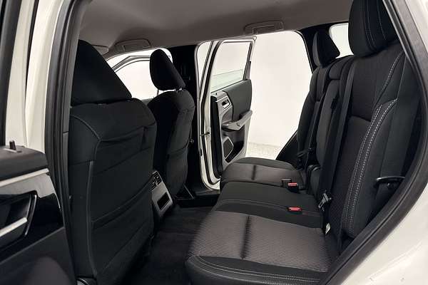 2022 Mitsubishi Outlander ES ZM