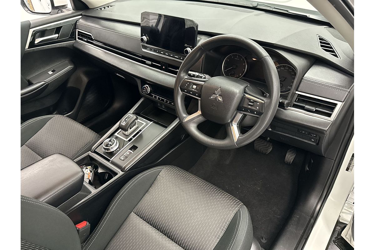 2022 Mitsubishi Outlander ES ZM