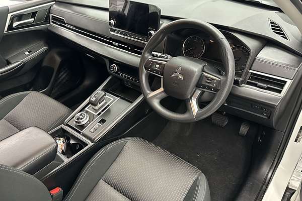 2022 Mitsubishi Outlander ES ZM