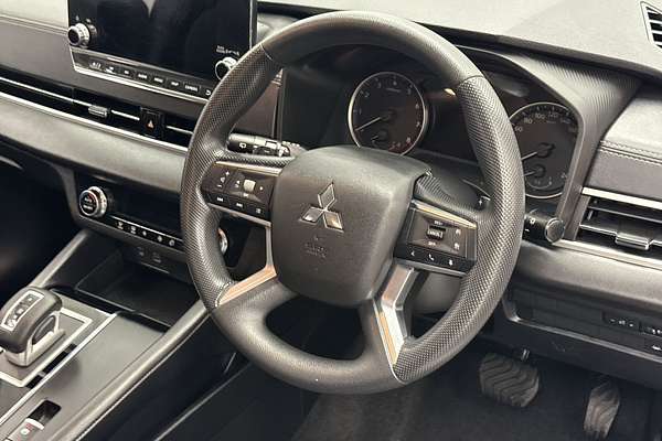 2022 Mitsubishi Outlander ES ZM