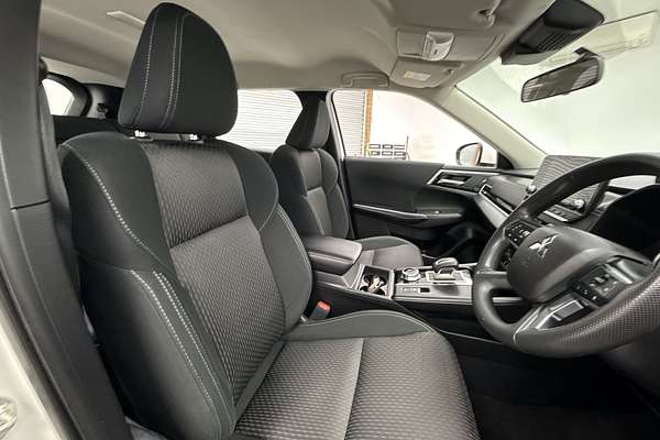 2022 Mitsubishi Outlander ES ZM