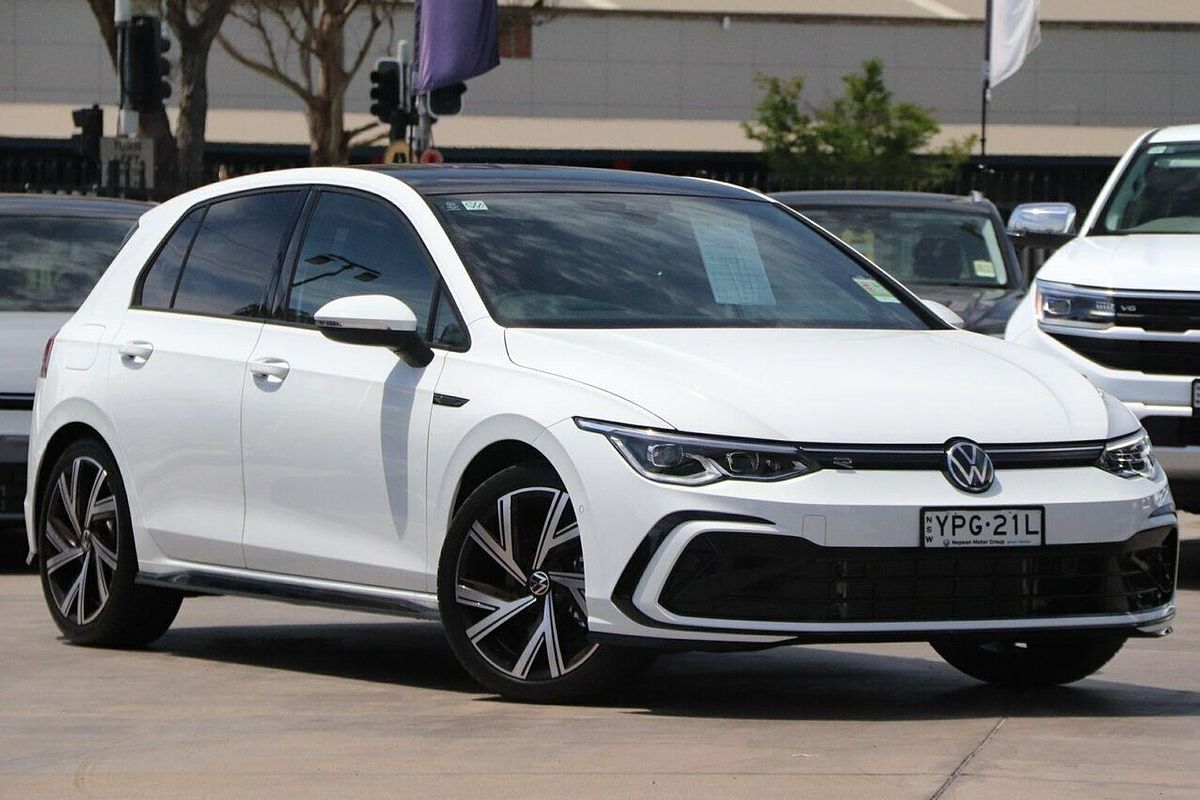 2024 Volkswagen Golf 110TSI R-Line 8