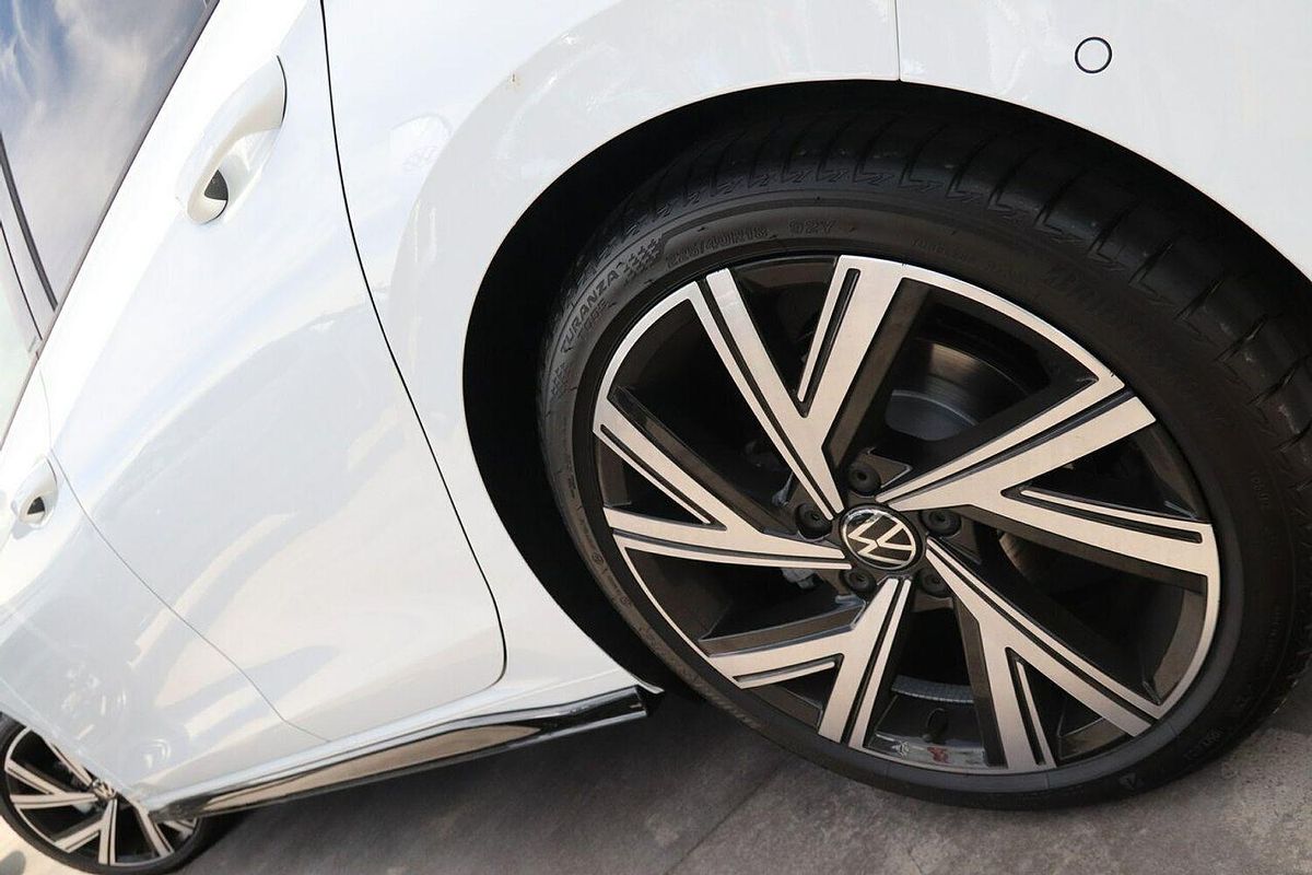 2024 Volkswagen Golf 110TSI R-Line 8