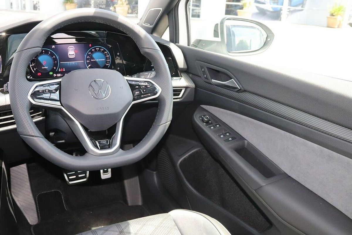 2024 Volkswagen Golf 110TSI R-Line 8
