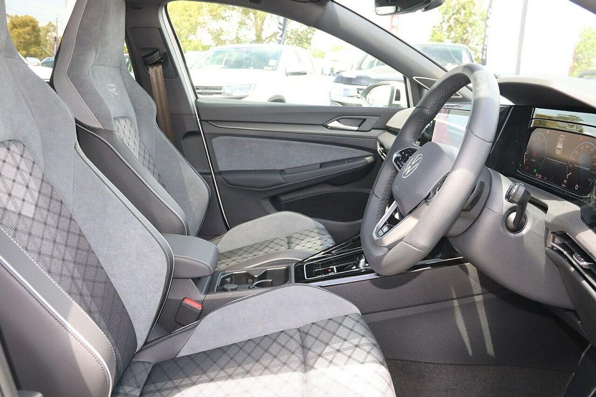 2024 Volkswagen Golf 110TSI R-Line 8