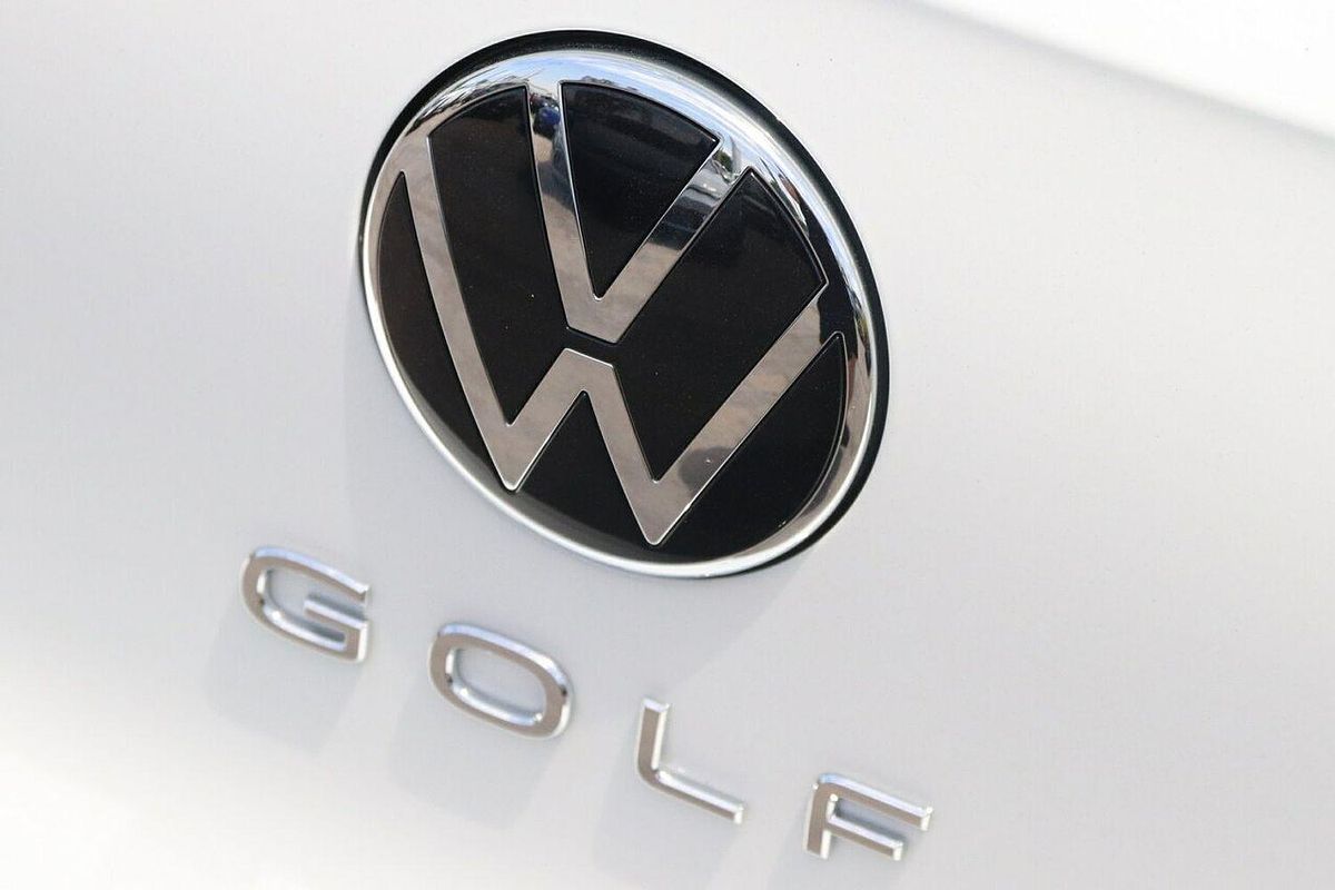 2024 Volkswagen Golf 110TSI R-Line 8