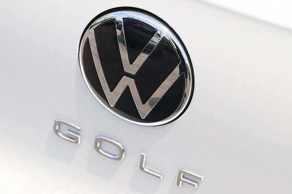2024 Volkswagen Golf 110TSI R-Line 8