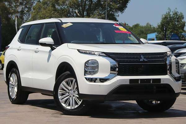 2024 Mitsubishi Outlander ES ZM