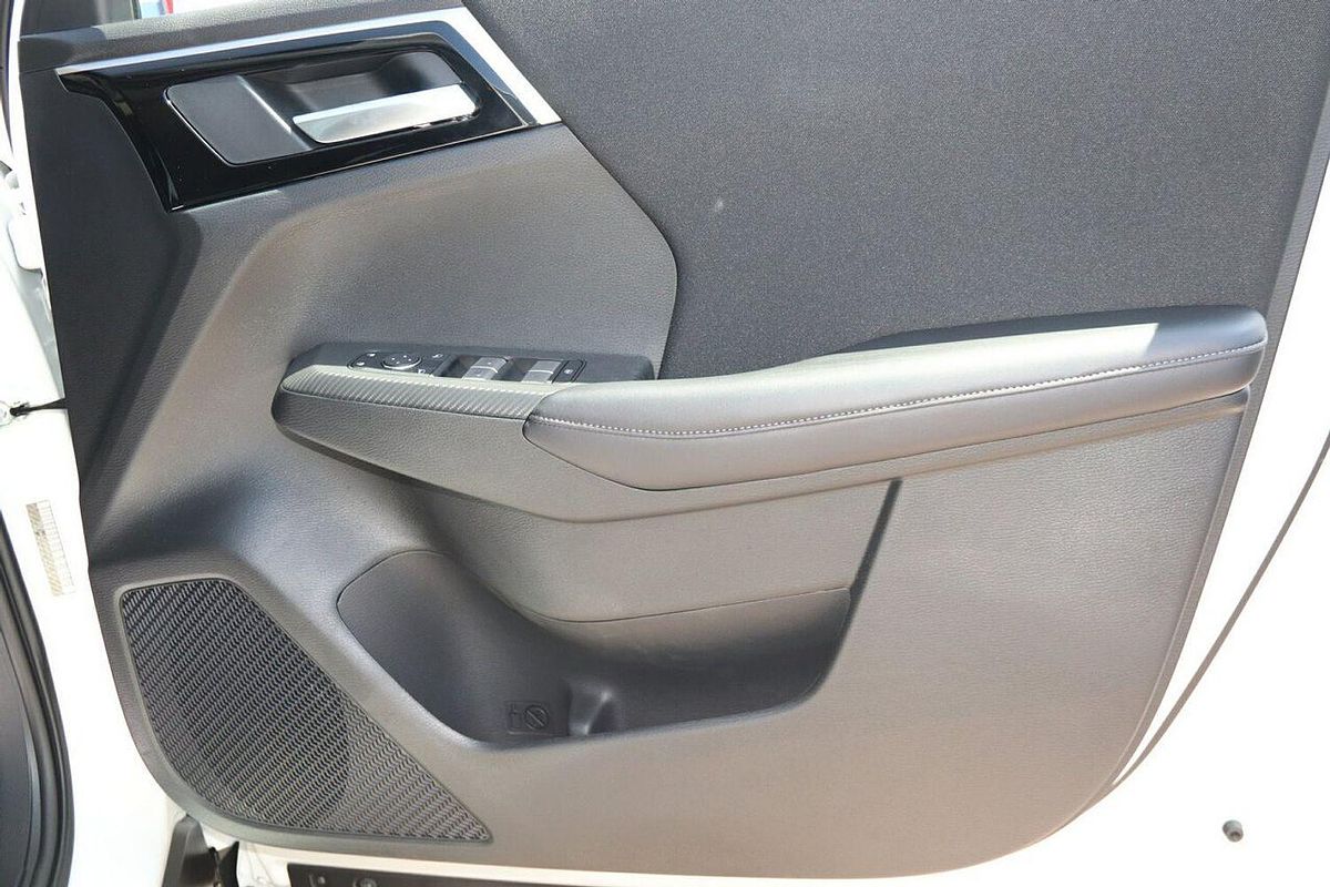 2024 Mitsubishi Outlander ES ZM