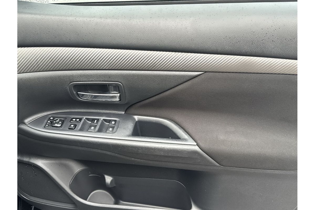 2016 Mitsubishi Outlander LS Safety Pack ZK