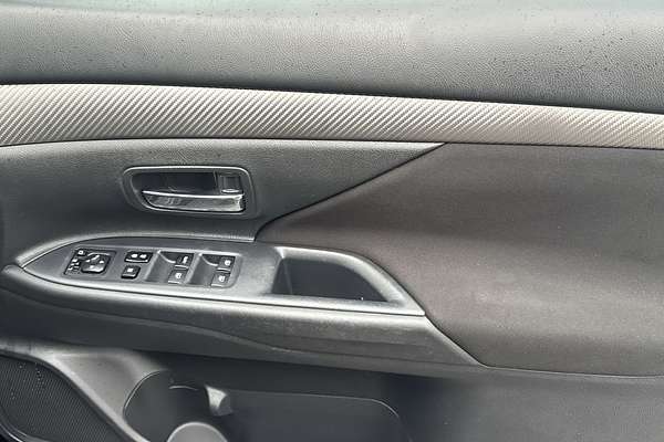 2016 Mitsubishi Outlander LS Safety Pack ZK