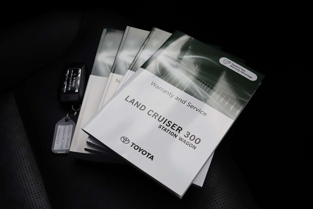 2024 Toyota Landcruiser Sahara FJA300R