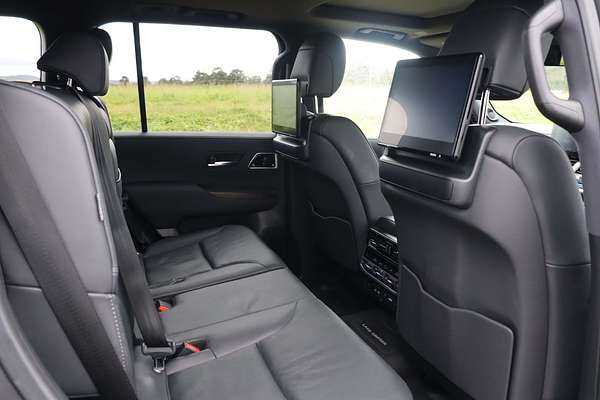 2024 Toyota Landcruiser Sahara FJA300R