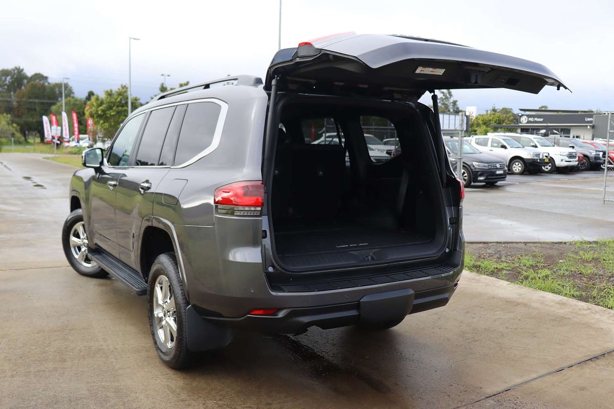 2024 Toyota Landcruiser Sahara FJA300R