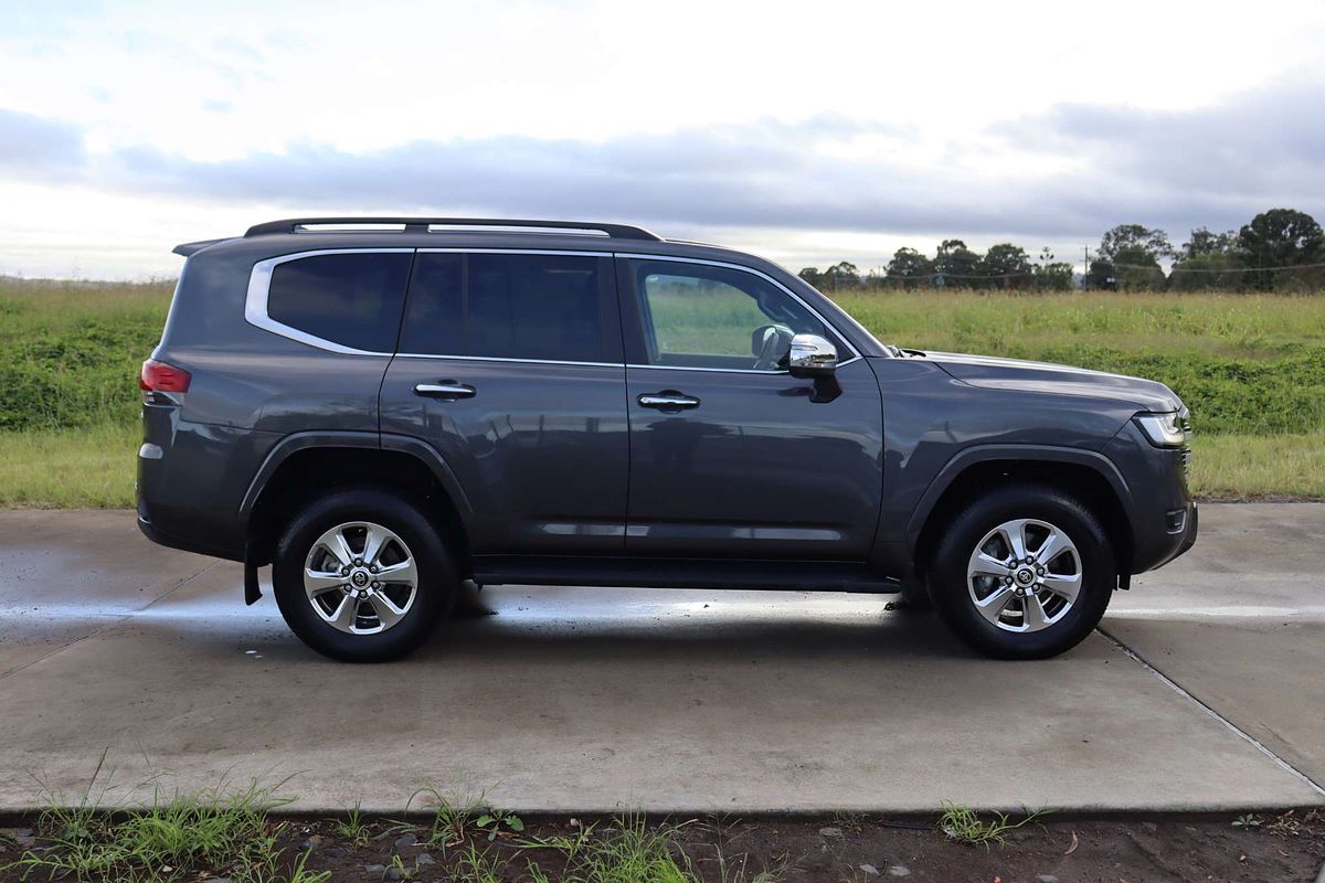 2024 Toyota Landcruiser Sahara FJA300R