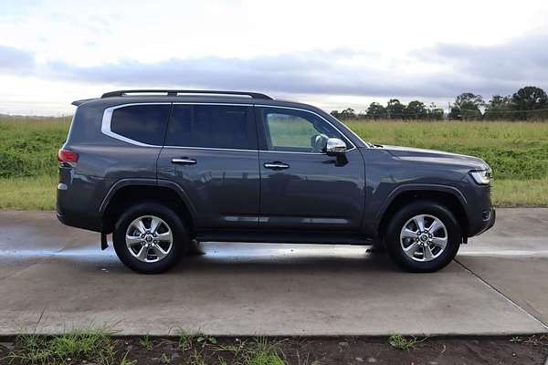 2024 Toyota Landcruiser Sahara FJA300R