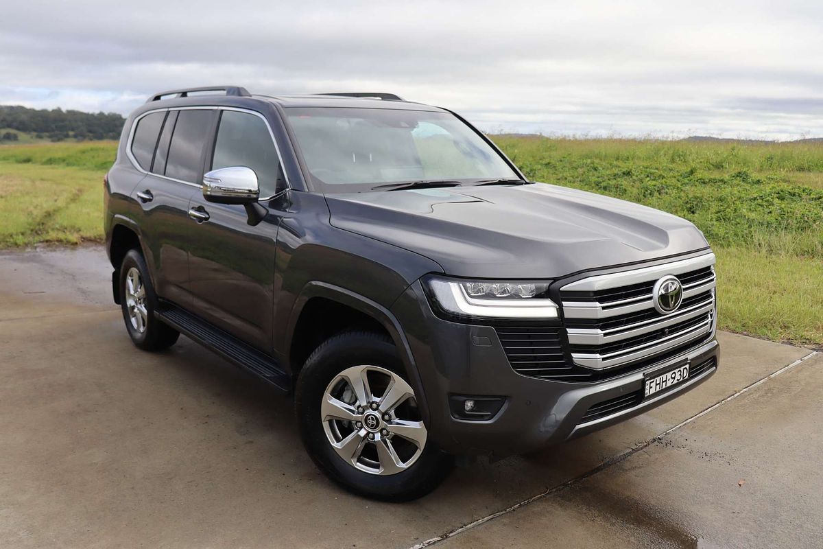 2024 Toyota Landcruiser Sahara FJA300R