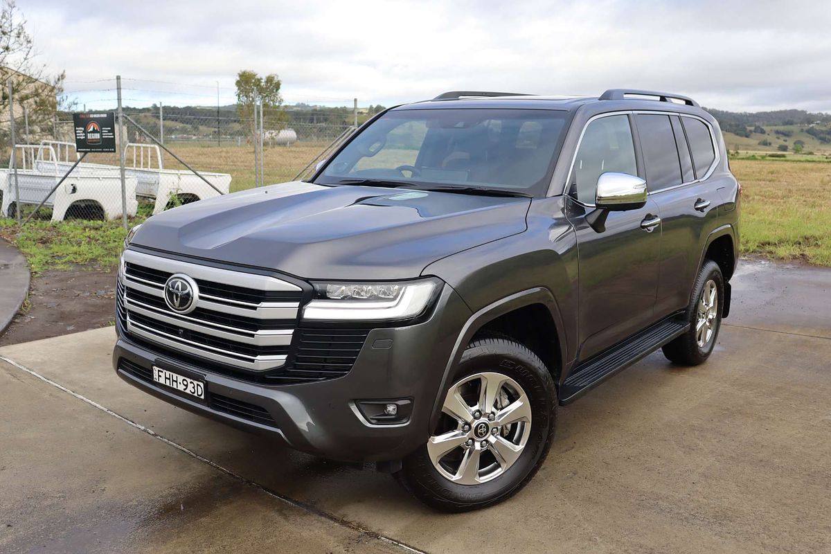 2024 Toyota Landcruiser Sahara FJA300R