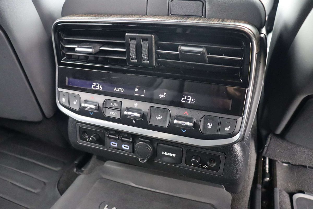2024 Toyota Landcruiser Sahara FJA300R