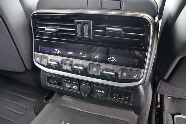 2024 Toyota Landcruiser Sahara FJA300R