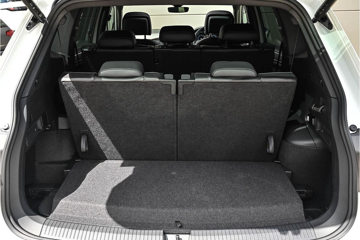 2024 Volkswagen Tiguan Wolfsburg Edition Allspace 5N