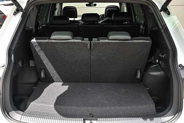 2024 Volkswagen Tiguan Wolfsburg Edition Allspace 5N