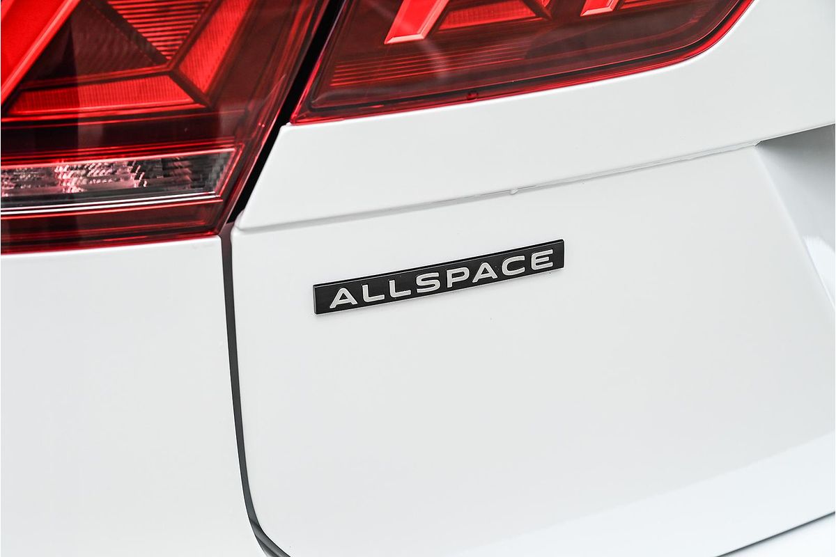 2024 Volkswagen Tiguan Wolfsburg Edition Allspace 5N