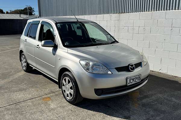 2005 Mazda DEMIO