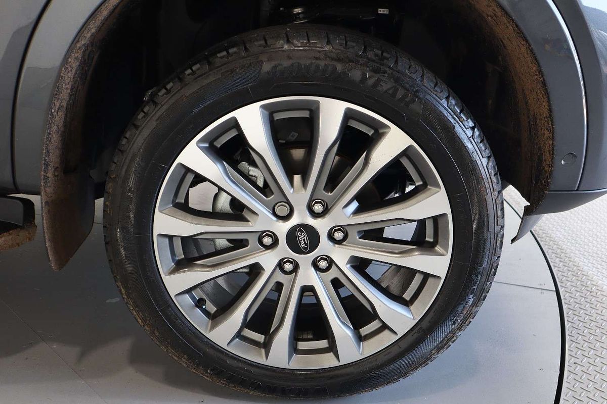 2022 Ford Everest Platinum