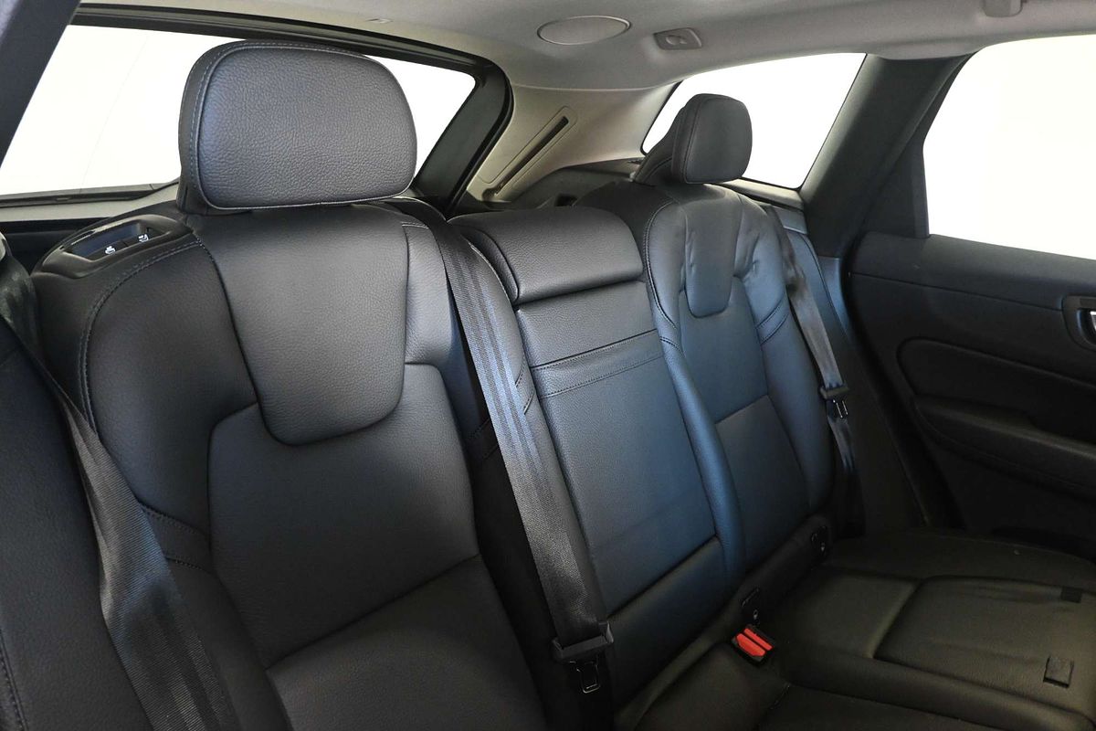 2021 Volvo XC60 T5 Momentum