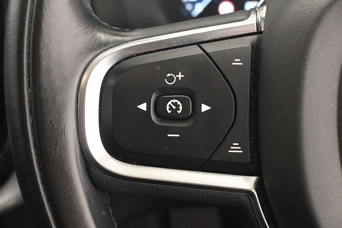 2021 Volvo XC60 T5 Momentum