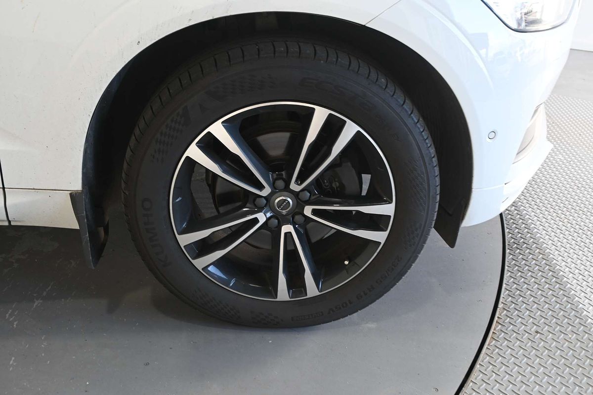 2021 Volvo XC60 T5 Momentum