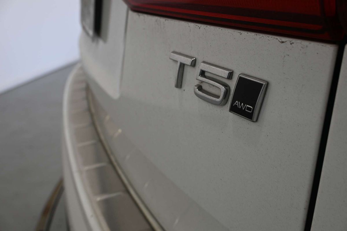 2021 Volvo XC60 T5 Momentum