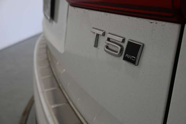 2021 Volvo XC60 T5 Momentum