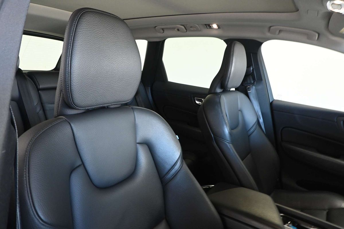 2021 Volvo XC60 T5 Momentum