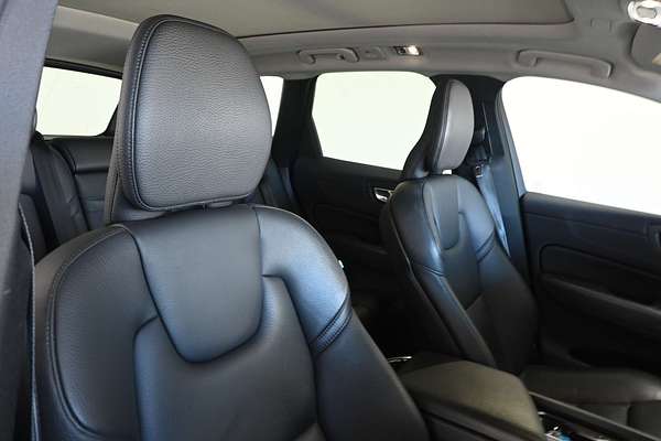 2021 Volvo XC60 T5 Momentum