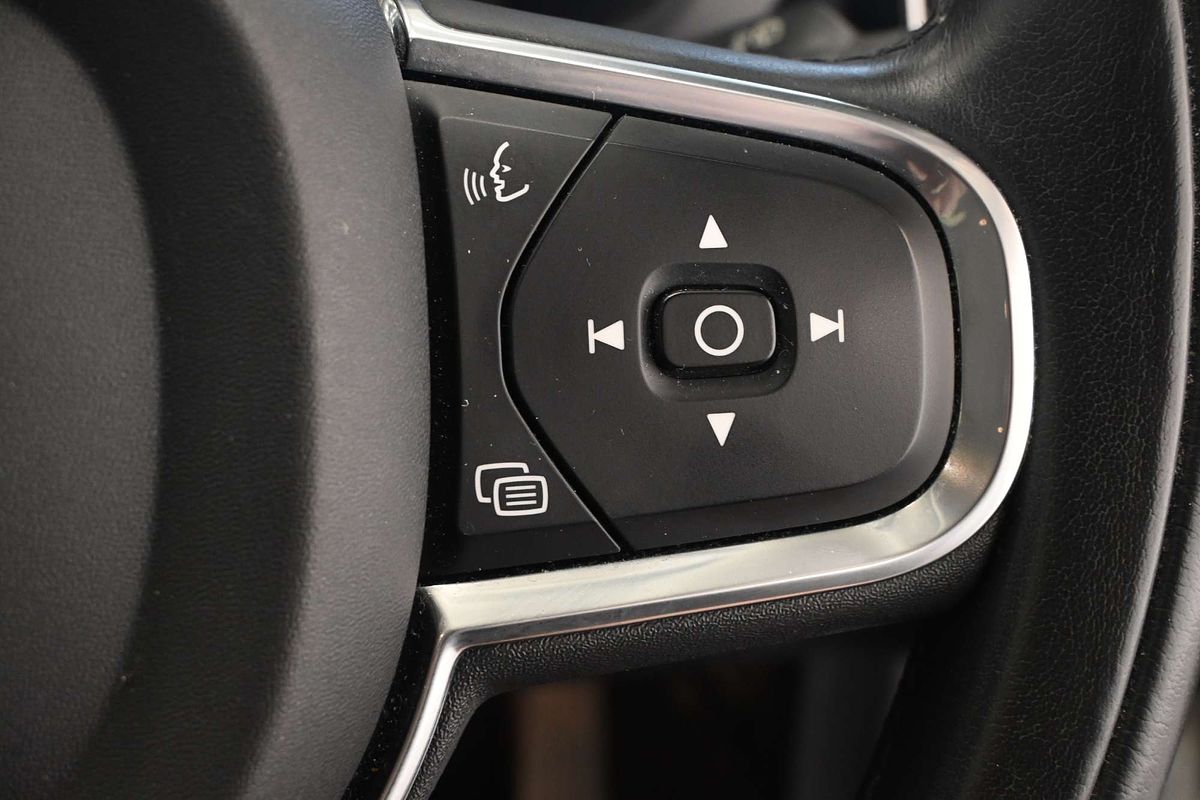 2021 Volvo XC60 T5 Momentum