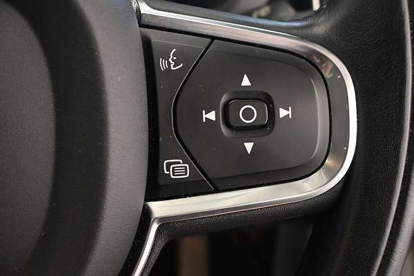 2021 Volvo XC60 T5 Momentum