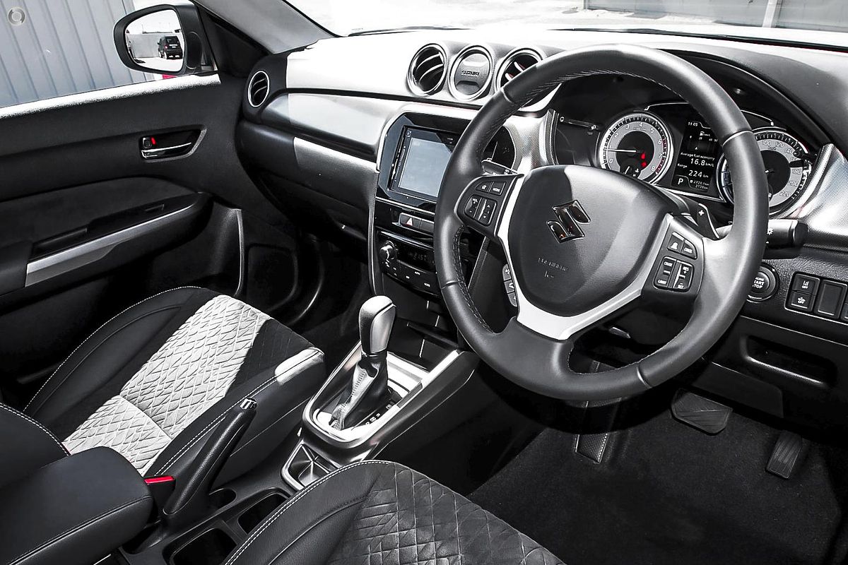 2023 Suzuki Vitara Turbo Shadow LY Series II