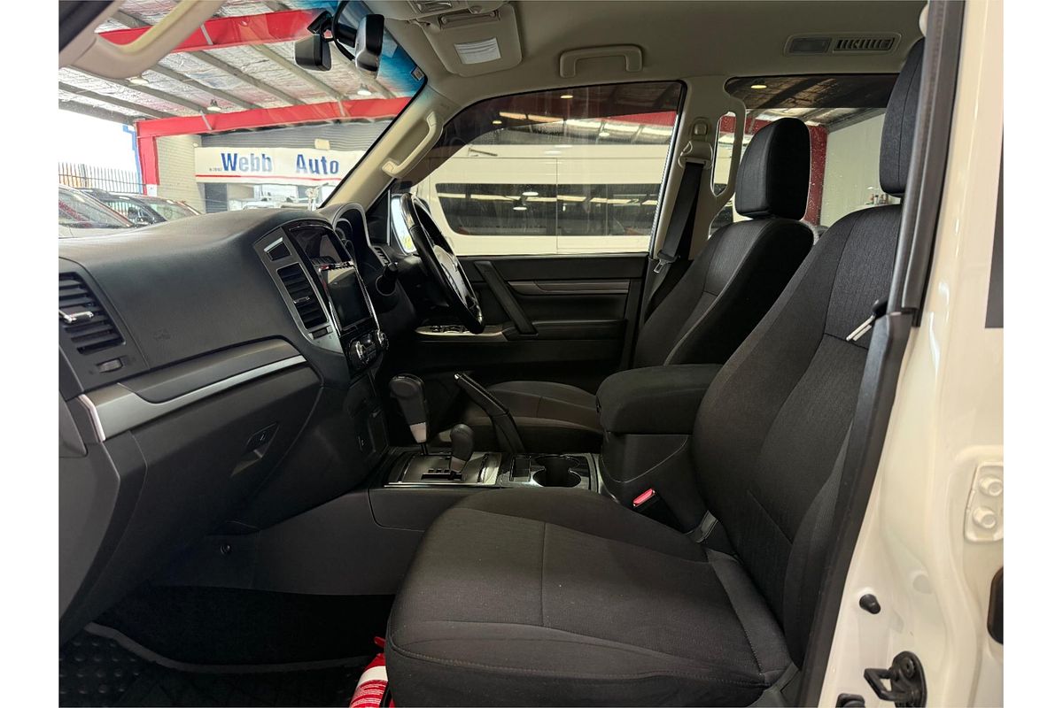 2021 Mitsubishi Pajero GLX NX