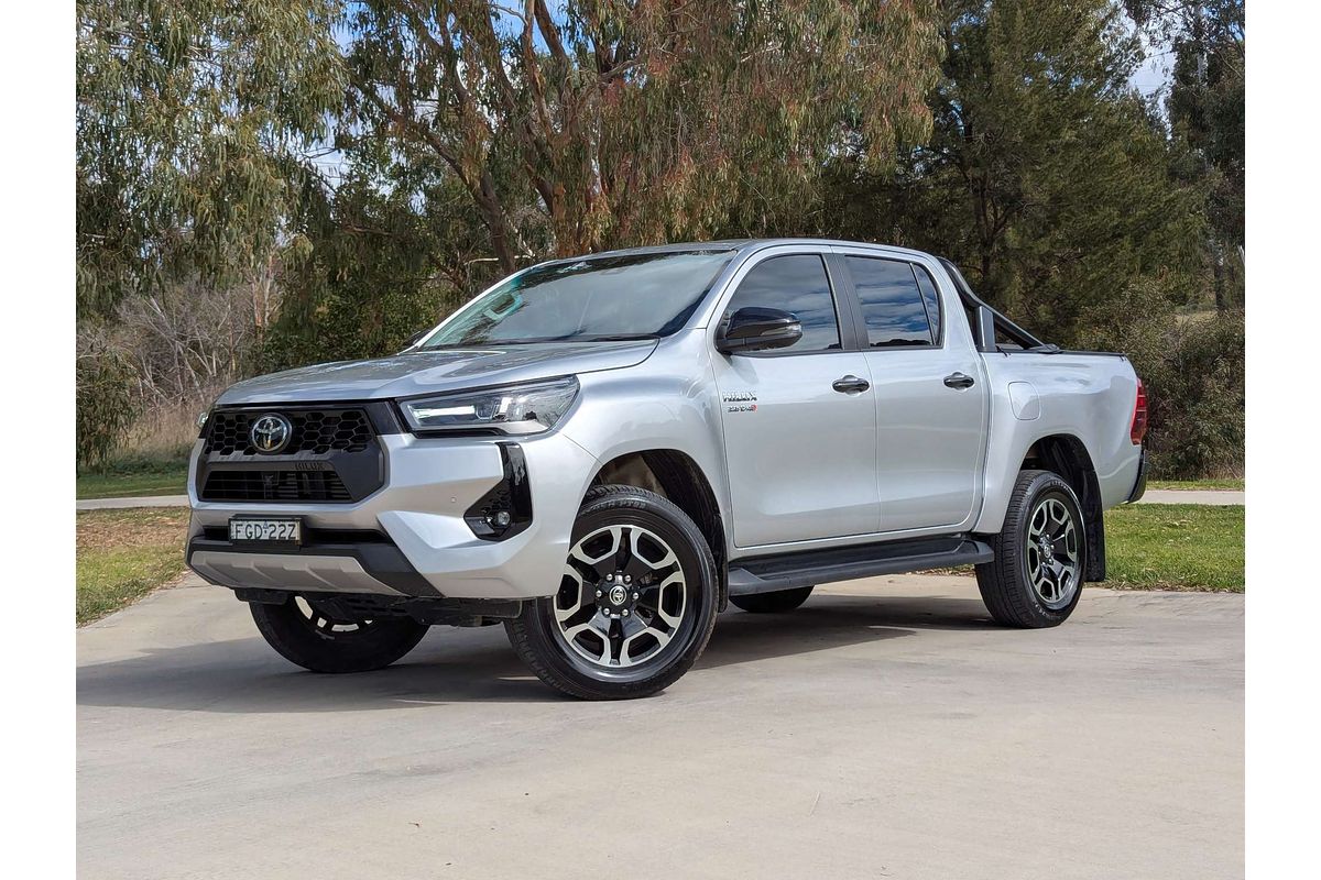 2024 Toyota Hilux SR5 48V GUN126R 4X4