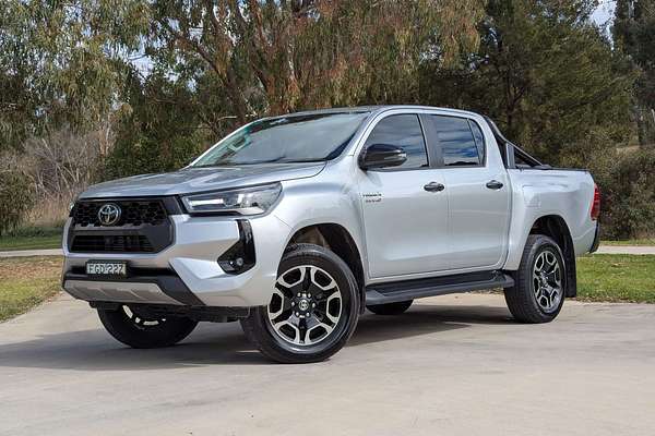 2024 Toyota Hilux SR5 48V GUN126R 4X4