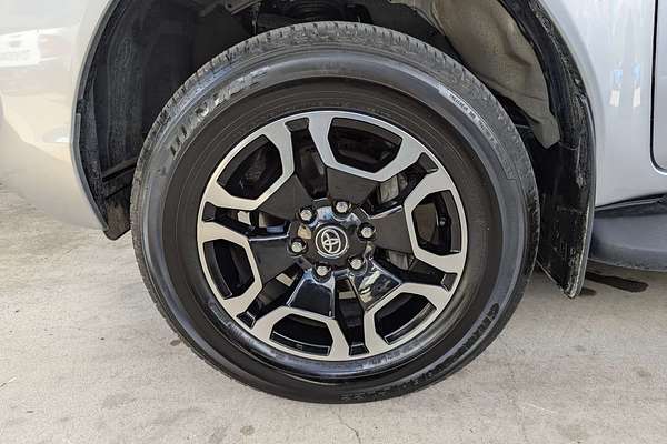 2024 Toyota Hilux SR5 48V GUN126R 4X4