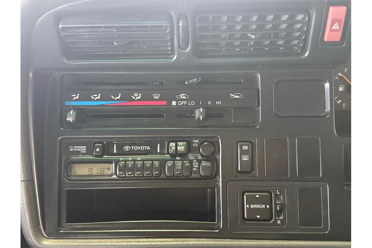 2001 Toyota Hiace Commuter LH184R