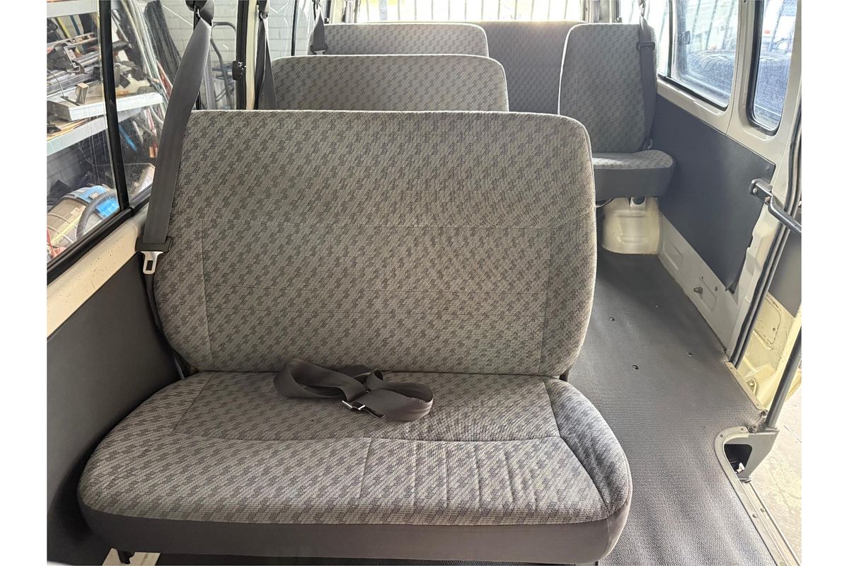 2001 Toyota Hiace Commuter LH184R