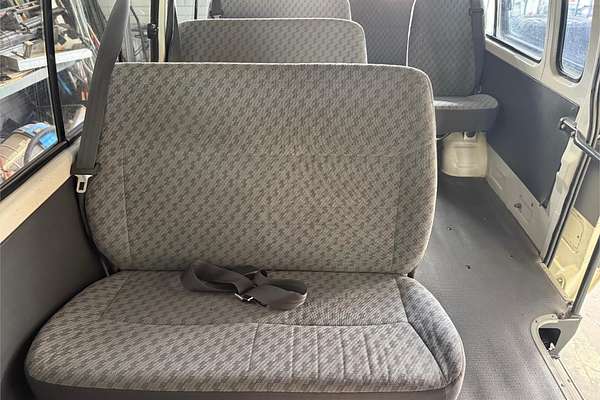 2001 Toyota Hiace Commuter LH184R