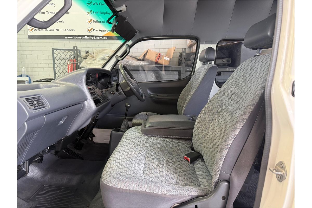 2001 Toyota Hiace Commuter LH184R